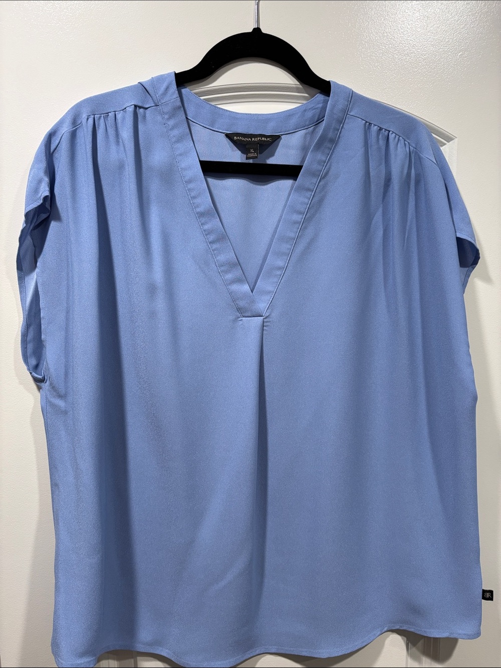 Banana Republic Pale Blue V-Neck Cap Sleeve Blouse - Size XL